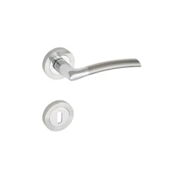 Maniglia Carmen con rosette e bocchette patent